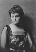 Mrs. H.C. Dodge, portrait photograph, 1917 Nov. 21. Creator: Arnold Genthe.