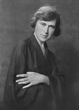 Miss Dorothy, portrait photograph, 1918 July 15. Creator: Arnold Genthe.