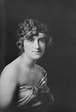 Miss Du Pasquier, portrait photograph, 1919 Feb. 17. Creator: Arnold Genthe.