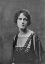 Mme. Edwards, portrait photograph, 1919 May 3. Creator: Arnold Genthe.