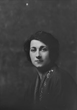 Genevieve Elman, portrait photograph, 1919 Sept. 12. Creator: Arnold Genthe.
