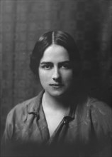 Mrs. Tremont Ford, portrait photograph, 1917 Nov. Creator: Arnold Genthe.