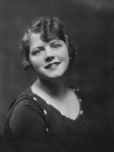 Miss Linden Freeman, portrait photograph, 1918. Creator: Arnold Genthe.