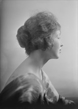 Miss G., (Mrs. J.L. Breese), portrait photograph, 1918 Dec. or 1919 Jan. Creator: Arnold Genthe.