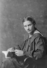 Miss Hope Garland, portrait photograph, 1918 Mar. 25. Creator: Arnold Genthe.