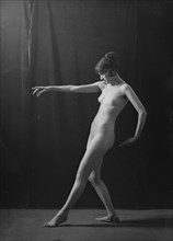 Miss Lina Grossman, portrait photograph, 1918 Dec. 7. Creator: Arnold Genthe.