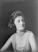 Miss H. Hewitt, portrait photograph, 1919 July 21. Creator: Arnold Genthe.