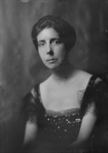 Miss S.B. Hill, portrait photograph, 1917 Dec. Creator: Arnold Genthe.