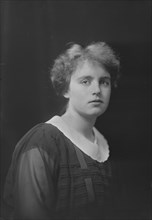 Miss Hoadley, portrait photograph, 1918 Dec. 7. Creator: Arnold Genthe.