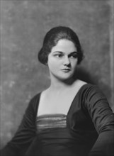 Miss Lydia Hoyt, portrait photograph, 1918 Feb. 6. Creator: Arnold Genthe.