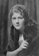 Miss Jacques, portrait photograph, 1918 Oct. Creator: Arnold Genthe.