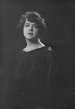 Mrs. Kemp, portrait photograph, 1919 Jan. or Feb. Creator: Arnold Genthe.
