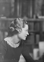 Miss Kervin, portrait photograph, 1918 June. Creator: Arnold Genthe.