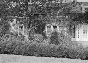 Residence of Mr. Hamilton King, between 1911 and 1934. Creator: Arnold Genthe.