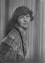 Mrs. H.R. Lee, portrait photograph, 1918 Oct. 30. Creator: Arnold Genthe.