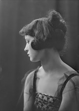 Miss Josephine Lharine, portrait photograph, 1918 Sept. 20. Creator: Arnold Genthe.