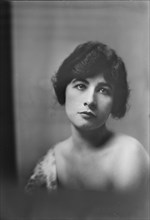 Miss Lindsay Herald, portrait photograph, 1919 Oct. 4. Creator: Arnold Genthe.