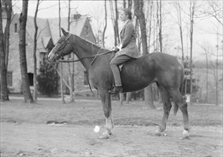Manners, Alice G., Mrs., on horseback, between 1936 and 1942. Creator: Arnold Genthe.