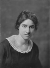 Miss McLean, portrait photograph, 1919 Apr. Creator: Arnold Genthe.