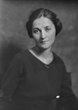Miss Claire Church Norris, portrait photograph, 1918 Sept. 24. Creator: Arnold Genthe.