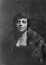 Mrs. Winchester Noyes, portrait photograph, 1919 Sept. 23. Creator: Arnold Genthe.
