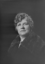 Mrs. Frederick D. Nye, portrait photograph, 1918 Nov. Creator: Arnold Genthe.