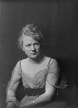 Miss Vera Parker, portrait photograph, 1918 Oct. 10. Creator: Arnold Genthe.
