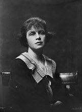 Mrs. T.A.D. Percival, (Von Schlegell), portrait photograph, 1919 Oct. 20. Creator: Arnold Genthe.