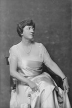Mrs. F.L. Pruyn, portrait photograph, 1917 Dec. 18. Creator: Arnold Genthe.