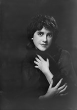 Mrs. Hugo Reiss, portrait photograph, 1919 Oct. 30. Creator: Arnold Genthe.