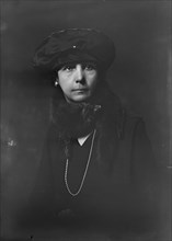 Mrs. W.S. Roundtree, portrait photograph, 1919 Oct. 23. Creator: Arnold Genthe.