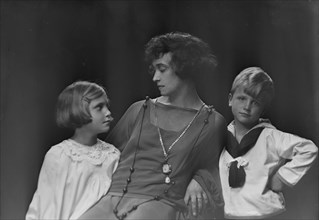 Mrs. Rousseau and children, portrait photograph, 1918 Nov. 14. Creator: Arnold Genthe.