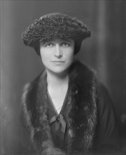 Mrs. A.R. Seligman, portrait photograph, 1918 Oct. 29. Creator: Arnold Genthe.