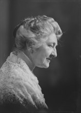 Mrs. Stow, portrait photograph, 1918 Feb. 5. Creator: Arnold Genthe.