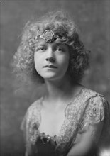 Miss Beatrice Linda Swanson, portrait photograph, 1918 Mar. 27. Creator: Arnold Genthe.
