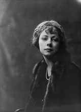 Mrs. Inez Thomas, portrait photograph, 1919 June 19. Creator: Arnold Genthe.