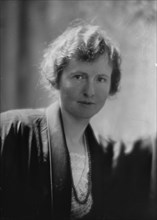 Mrs. J.E. Thompson, portrait photograph, 1919 May 29. Creator: Arnold Genthe.
