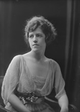 Miss M.B. Tomlinson, portrait photograph, 1919 June 16. Creator: Arnold Genthe.