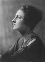 Mme. Turbau, portrait photograph, 1918 Feb. 14. Creator: Arnold Genthe.
