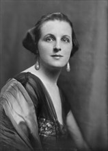Miss Utman, portrait photograph, 1918 Mar. 21. Creator: Arnold Genthe.
