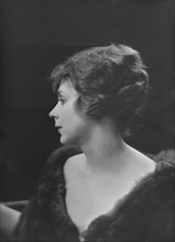 Mrs. H.W. Van Henkelon, portrait photograph, 1919 Mar. 28. Creator: Arnold Genthe.
