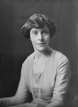 Miss G. Warmses, portrait photograph, 1918 Aug. 22. Creator: Arnold Genthe.