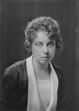 Miss Helen Wilson, portrait photograph, 1918 July 3. Creator: Arnold Genthe.