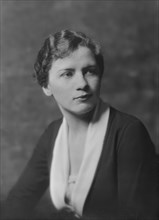 Mrs. Woodworth, (Miss Harriet Collier), portrait photograph, between 1917 and 1923. Creator: Arnold Genthe.