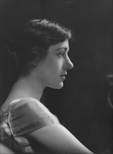 Neumeyer, M.L., Mrs., portrait photograph, 1917 May 22. Creator: Arnold Genthe.