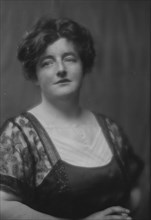 Norris, Charles G., Mrs., portrait photograph, 1913. Creator: Arnold Genthe.