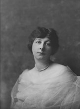 Powell, Walter, Mrs., portrait photograph, 1917 Apr. 10. Creator: Arnold Genthe.
