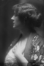 Randell, Mrs., portrait photograph, 1913. Creator: Arnold Genthe.