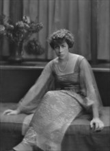 Roe, A.L., Mrs., portrait photograph, 1915. Creator: Arnold Genthe.