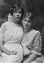 Skinner, Cornelia Otis, Miss, and friend, portrait photograph, 1913 Sept. 4. Creator: Arnold Genthe.